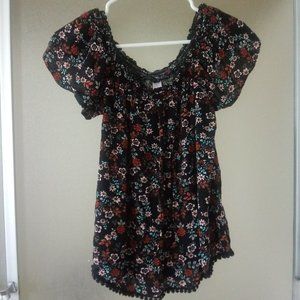 No Boundaries Floral Scoopneck Blouse Top Black M